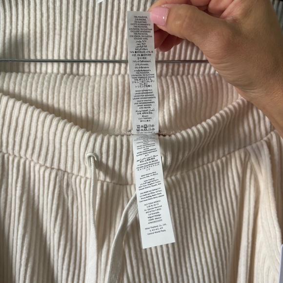 ALO Muse Jogger M and Sweater Hoodie S Creme Ivory Set New with Tags - Picture 8 of 11